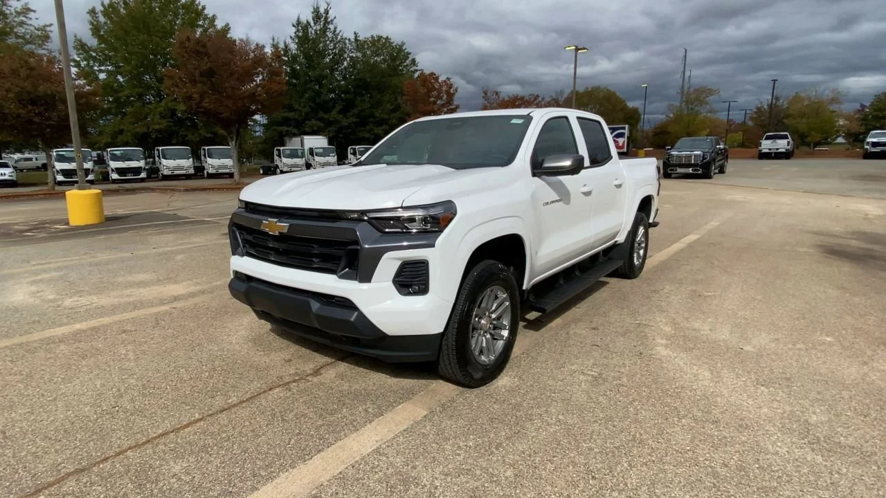 Used 2026 Summit White Chevrolet LT image 4