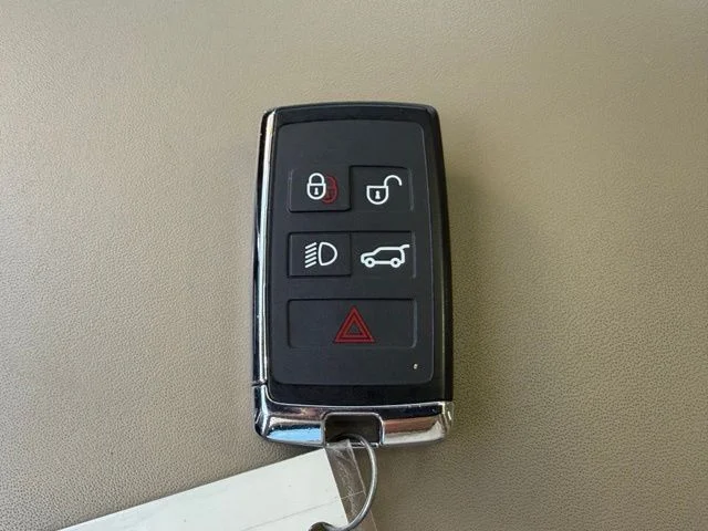 Used 2020 White Land Rover HSE image 30