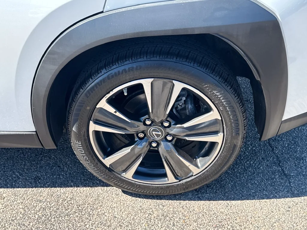 Used 2019 White Lexus 200 Base image 40