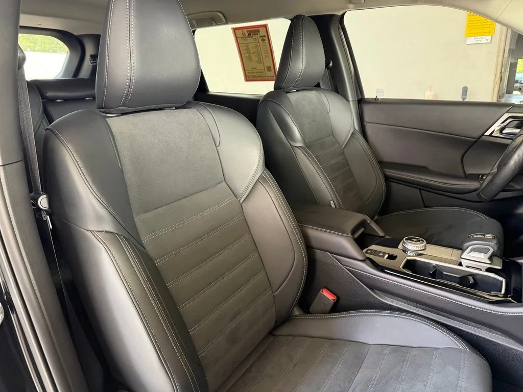 Used 2025 Black Mitsubishi SE image 23