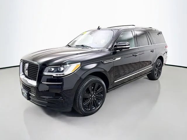 Used 2023 Black Metallic Lincoln Reserve image 3