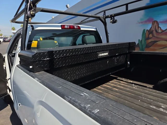 Used 2018 White GMC Base image 31