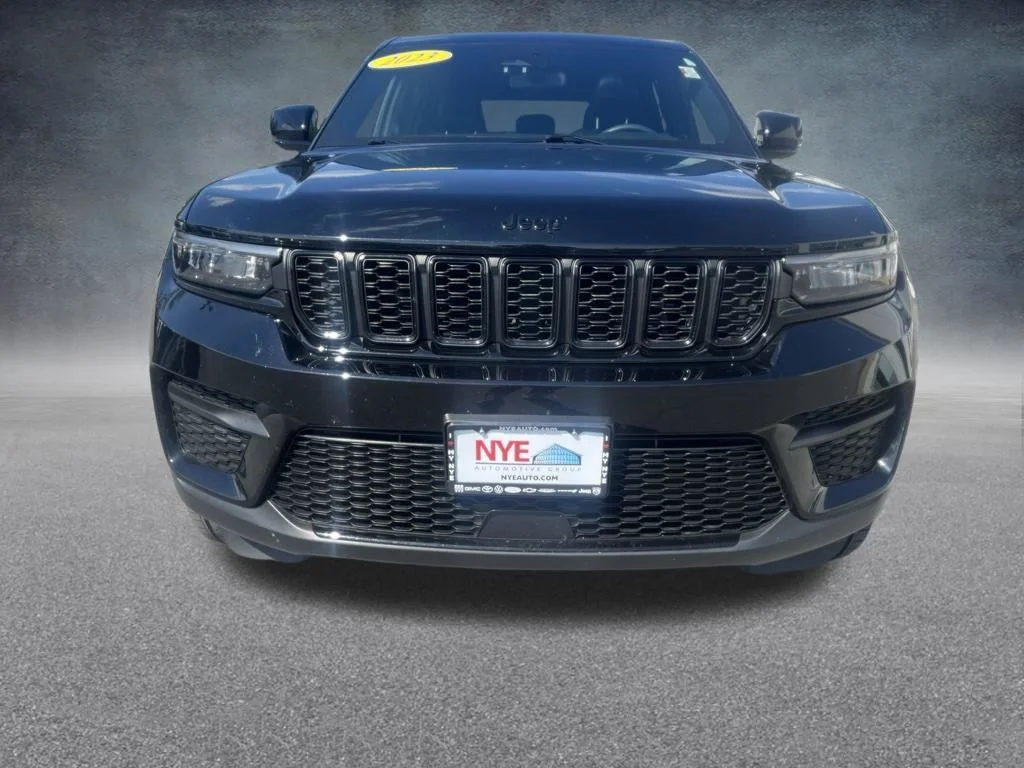 Used 2023 Black Jeep Altitude X image 9