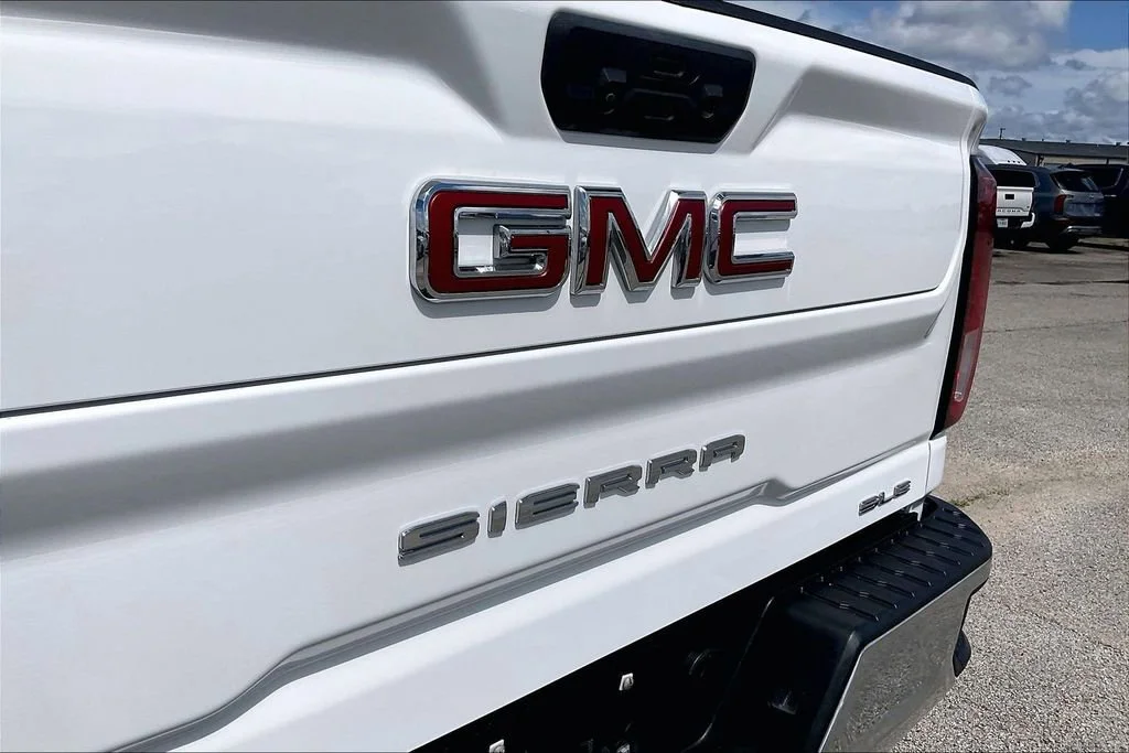 Used 2024 Summit White GMC SLE image 27
