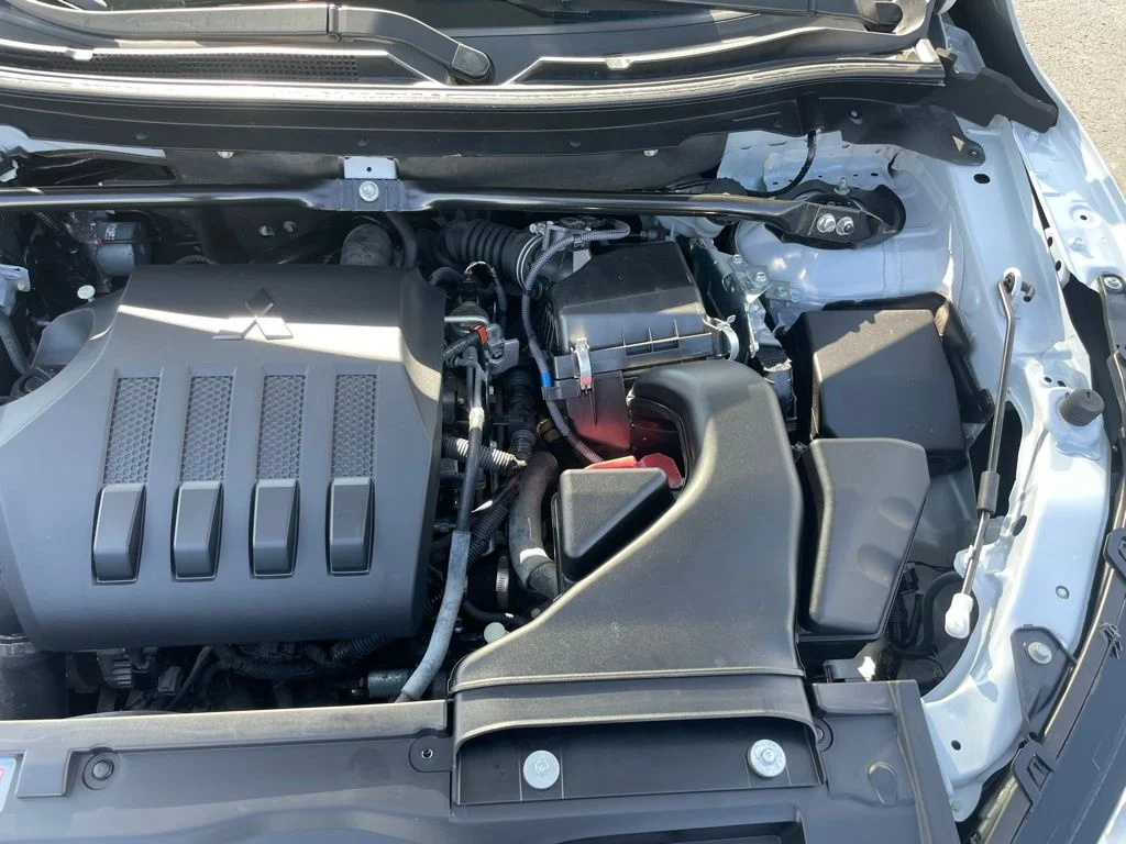 Used 2024 Silver Mitsubishi SE image 40