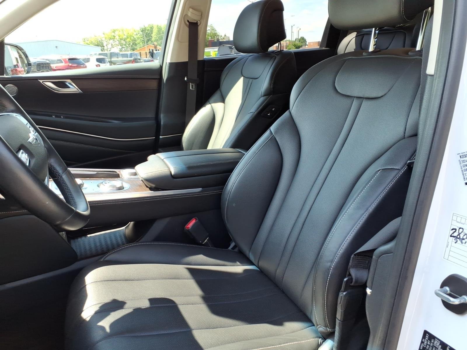 Used 2024 White Genesis 2.5T image 14