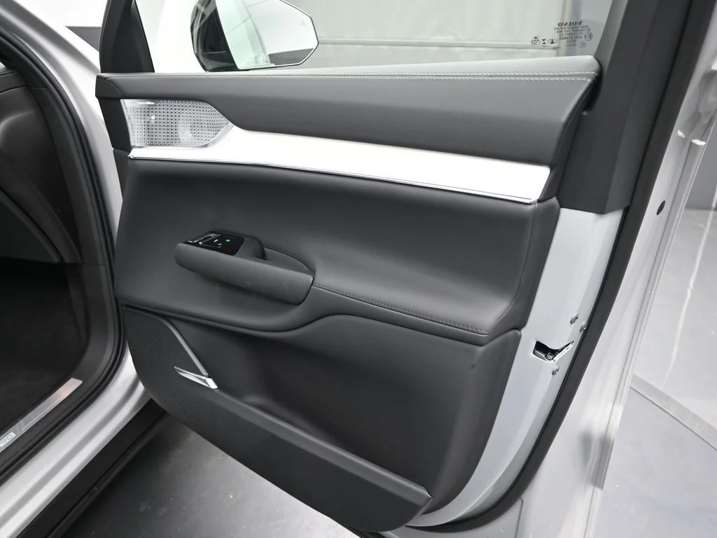 2025 Volvo EX90 Ultra - Photo 19
