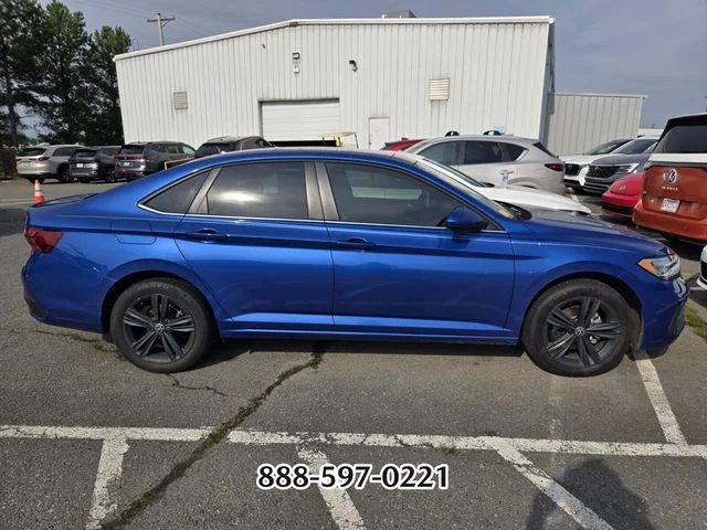 Used 2024 Blue Volkswagen 1.5T SE image 10