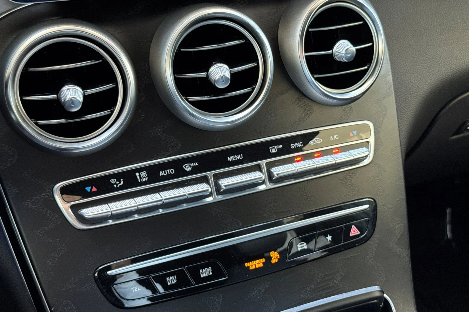 Used 2022 Black Mercedes-Benz GLC 300 image 23
