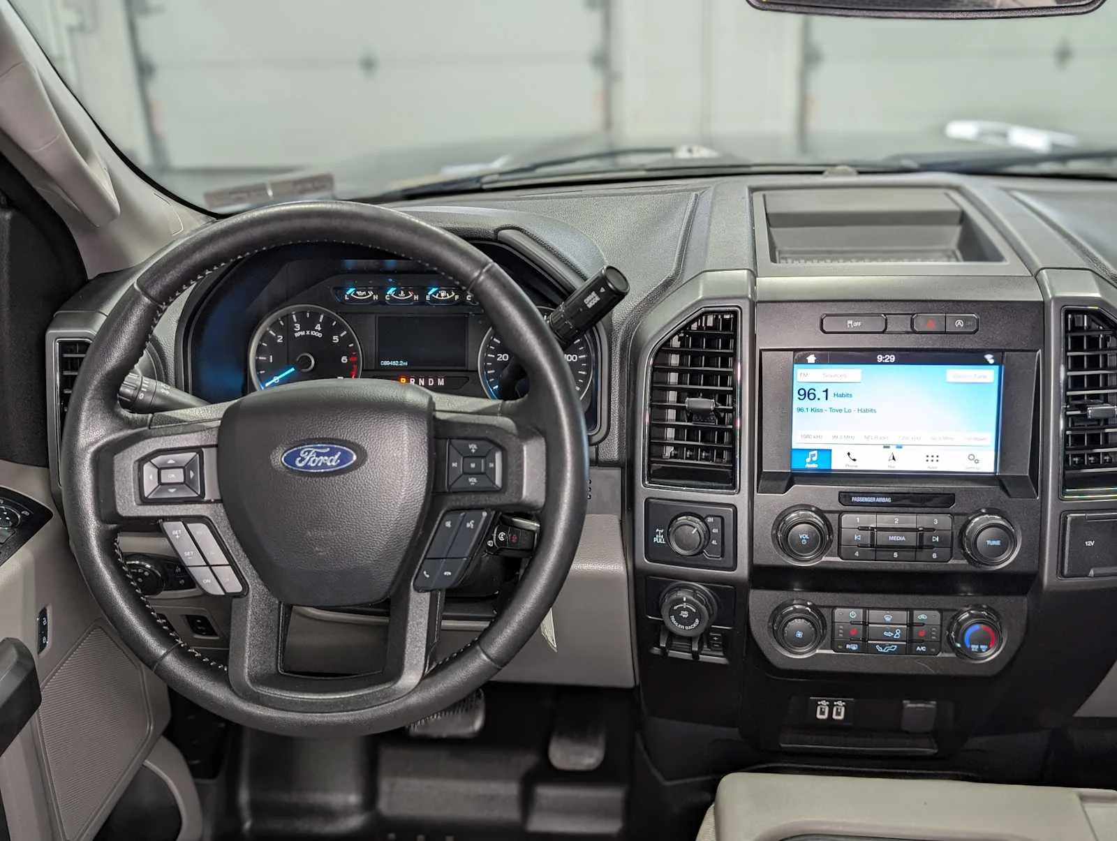 Used 2019 Magnetic Ford XLT image 5