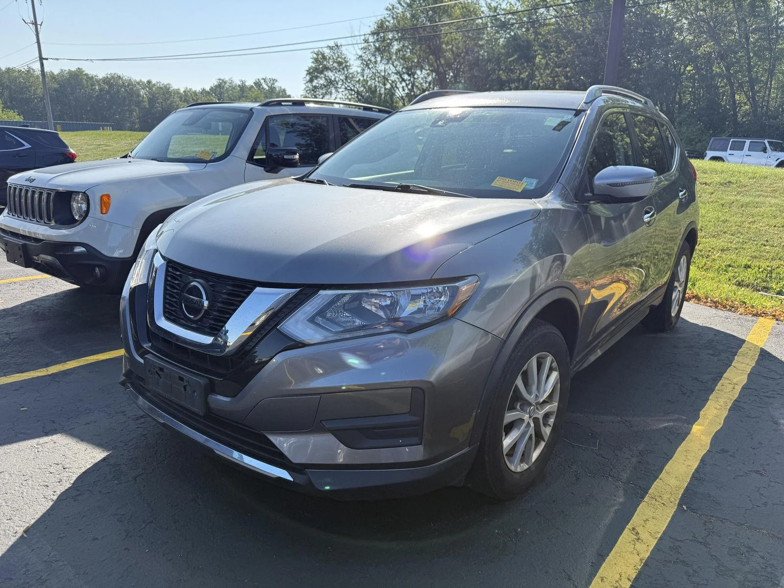 Used 2019 Gy Nissan SV image 2