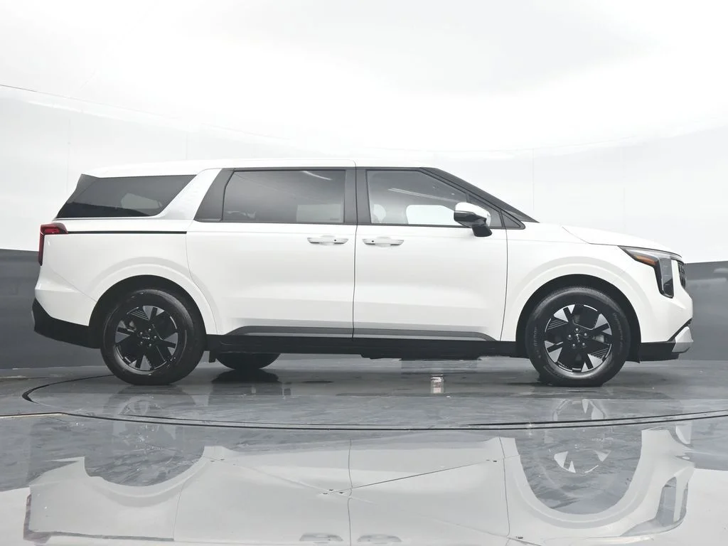 Used 2026 White Kia LXS image 33