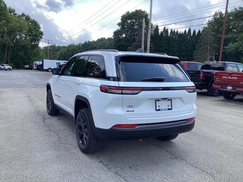 New 2026 Bright White Clearcoat Jeep Laredo Altitude image 5