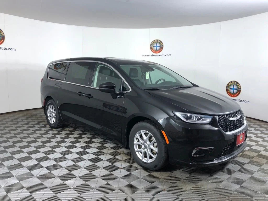 Used 2023 Black Chrysler Touring L image 16
