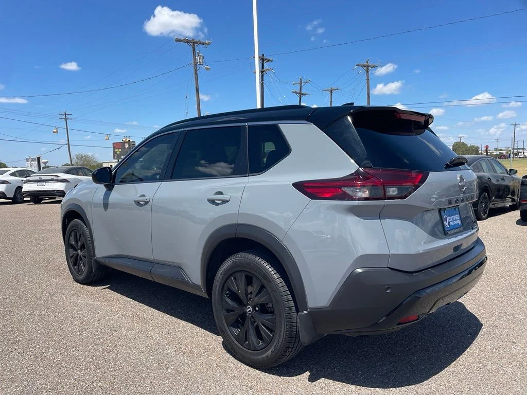 Used 2023 Gray Nissan SV image 5