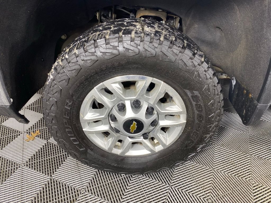 Used 2024 White Chevrolet LT image 17