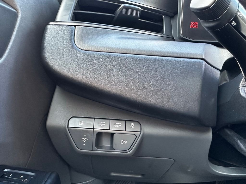 Used 2024 Snow White Pearl Kia Light Long Range image 27