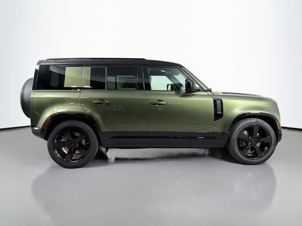 New 2026 Woolstone Green Land Rover X-Dynamic SE image 4