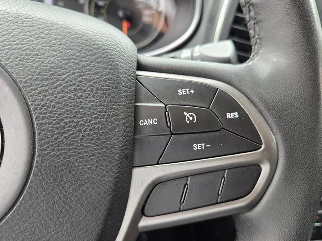 Used 2022 Gray Jeep Latitude Lux image 25
