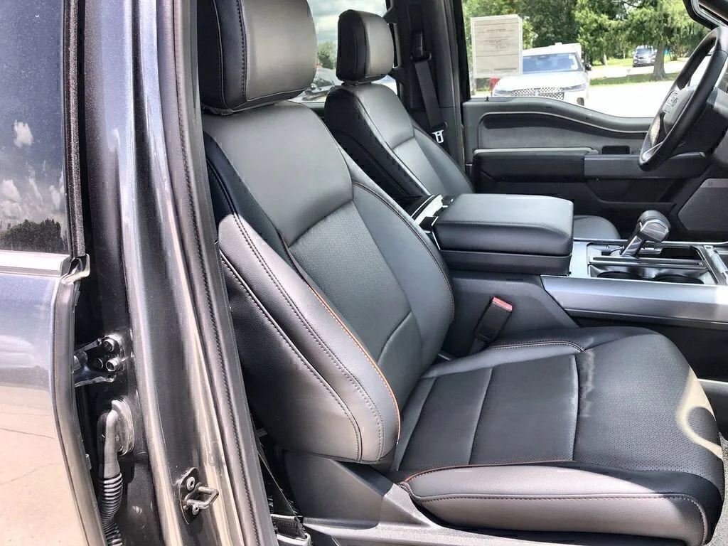 Used 2025 Gray Metallic Ford Lariat image 20