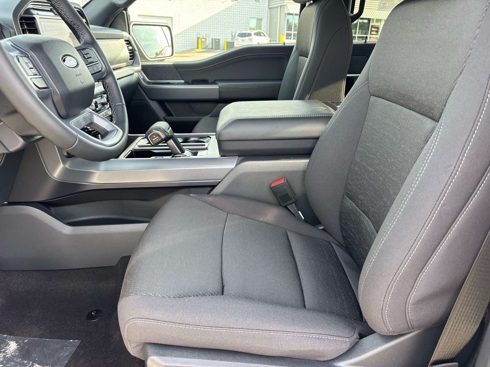 New 2026 Oxford White Ford XLT image 9