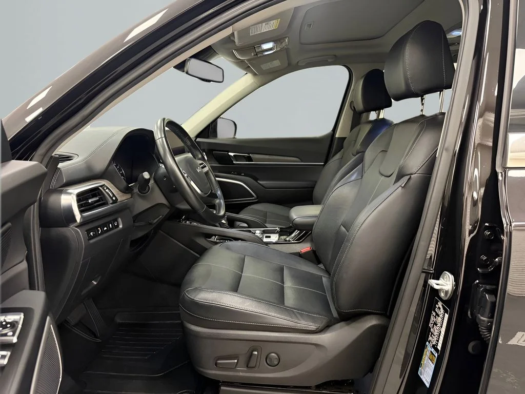 Used 2022 Black Kia EX image 11