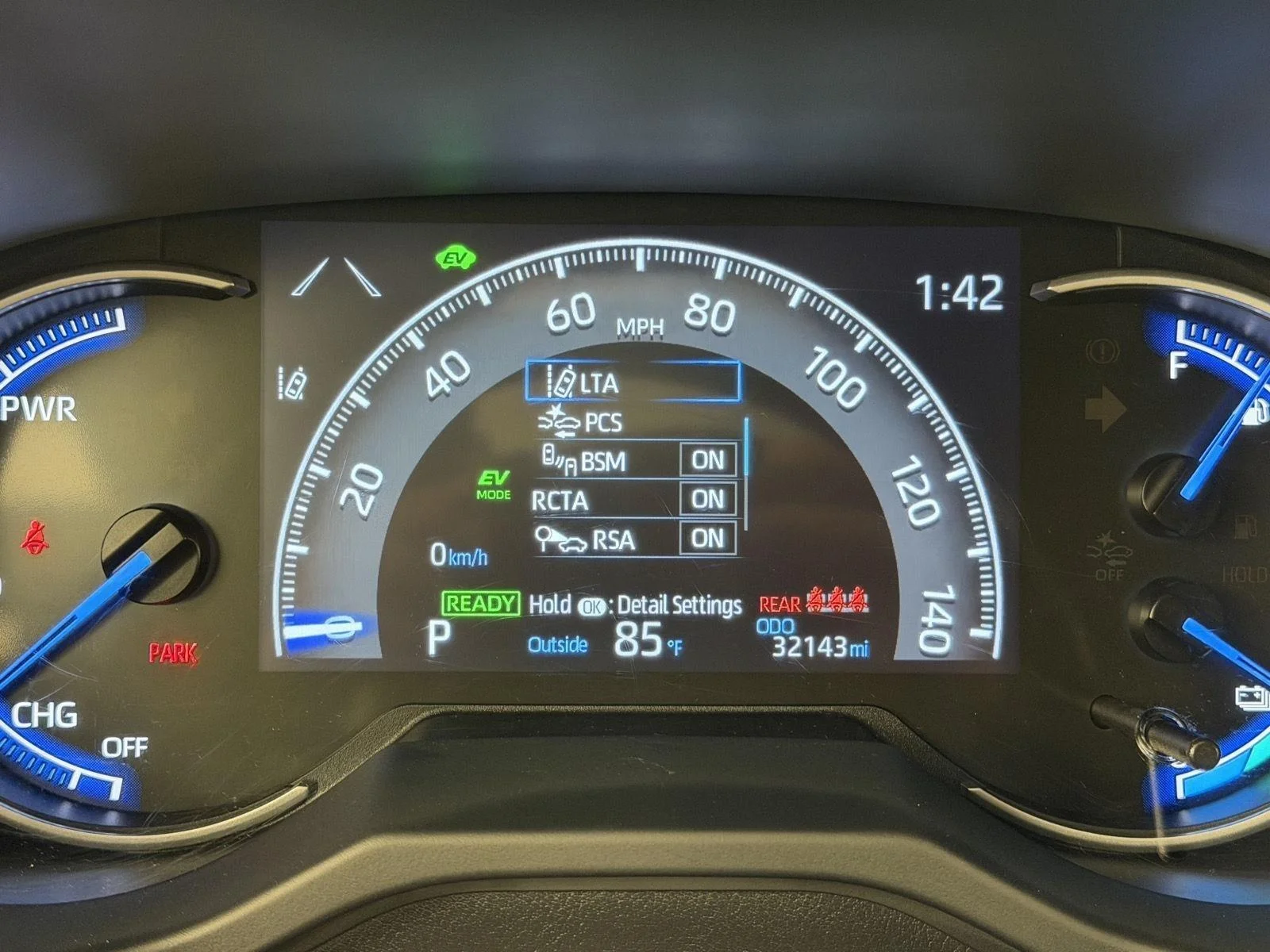 Used 2022 Blizzard Pearl w/Midnight Black Metallic Roof Toyota XSE image 25