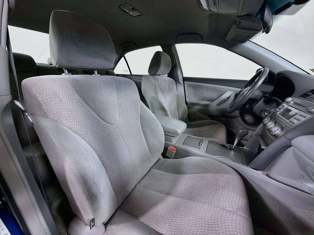 Used 2010 Blue Toyota LE image 23