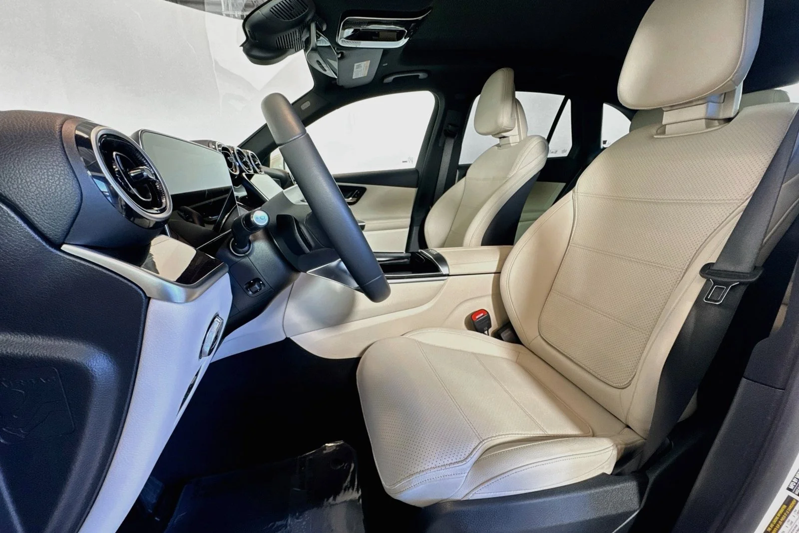 Used 2026 Polar White Mercedes-Benz GLC 300 image 19