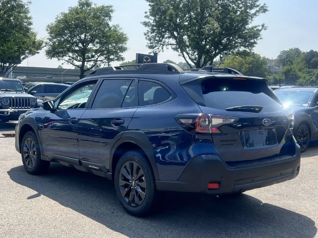 Used 2025 Cosmic Blue Pearl Subaru Onyx Edition image 5