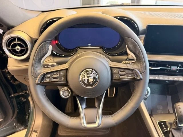 Used 2026 Verde Monza Alfa Romeo Base image 17