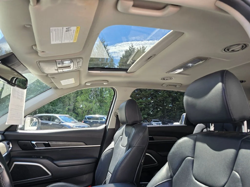 Used 2022 Glacial White Pearl Kia EX image 12