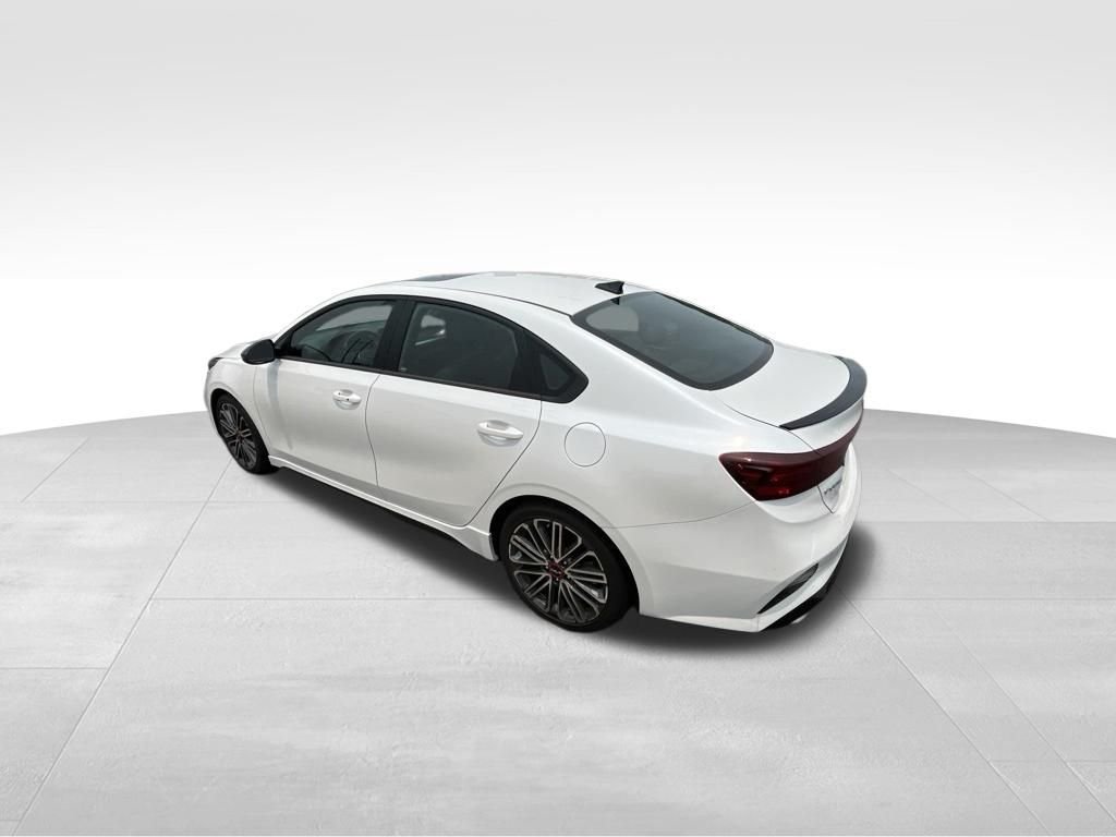 Used 2023 White Kia GT image 10