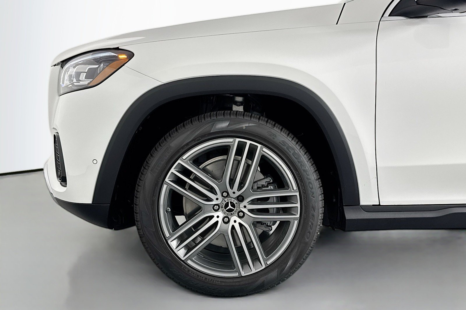 New 2026 Polar White Mercedes-Benz GLS 450 4MATIC® SUV image 10