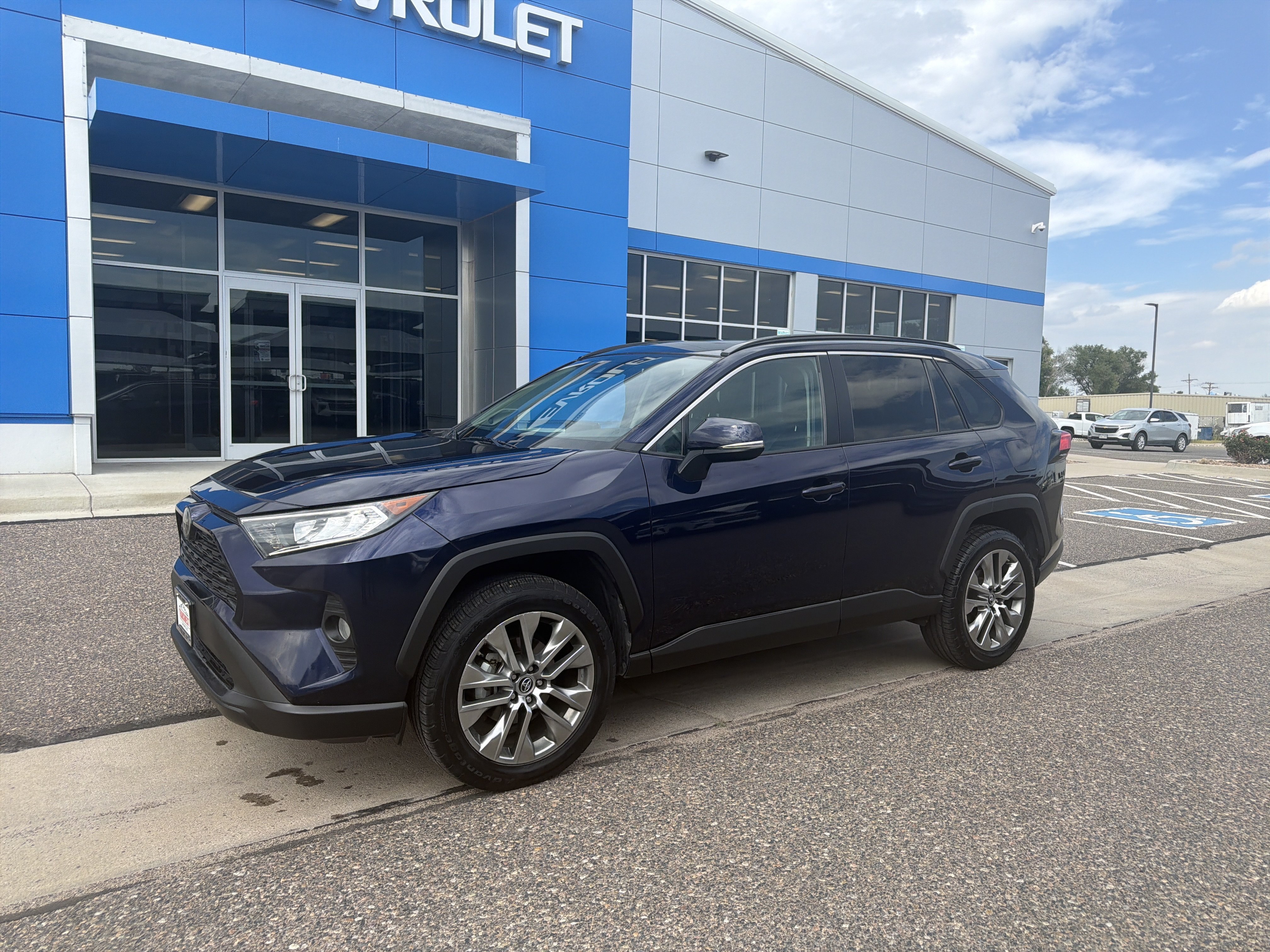 Used 2019 Blue Toyota XLE Premium image 1