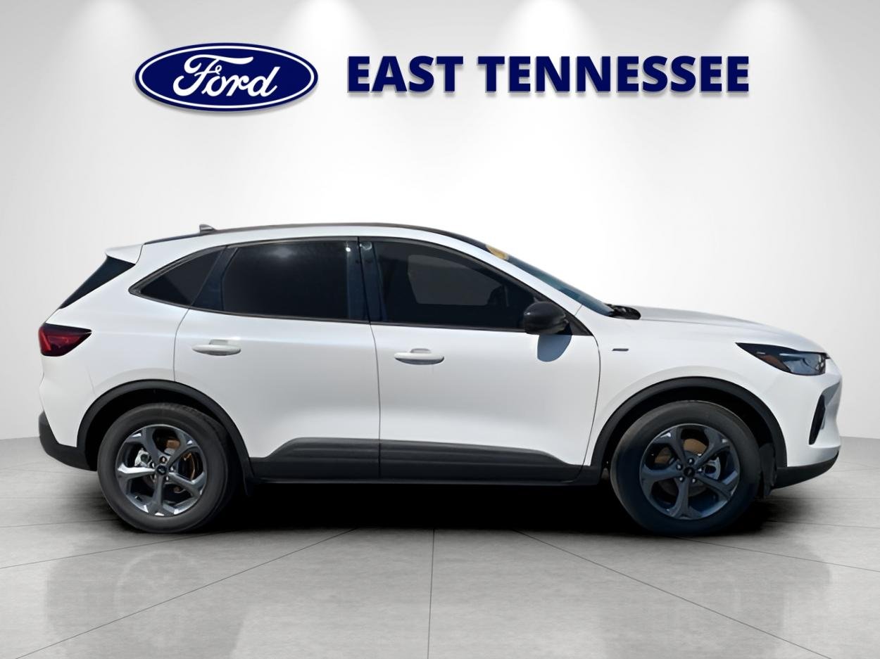 New 2025 Star White Metallic Tri-coat Ford ST-Line image 2