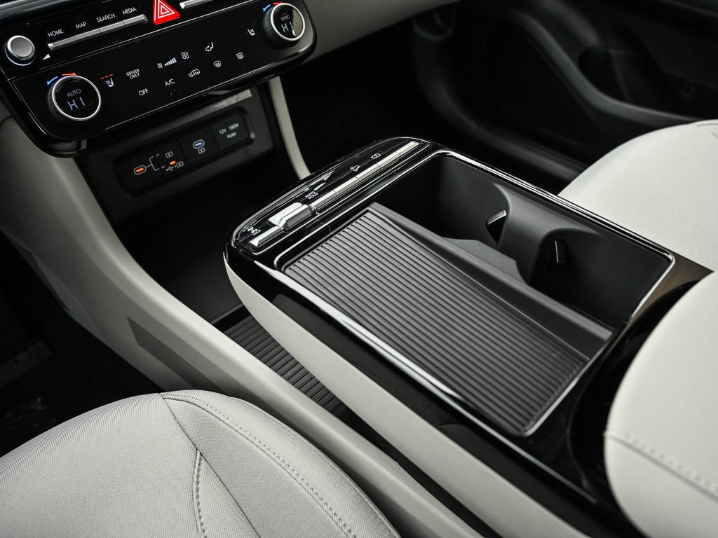 New 2026 Creamy White Pearl Hyundai SEL AWD image 27