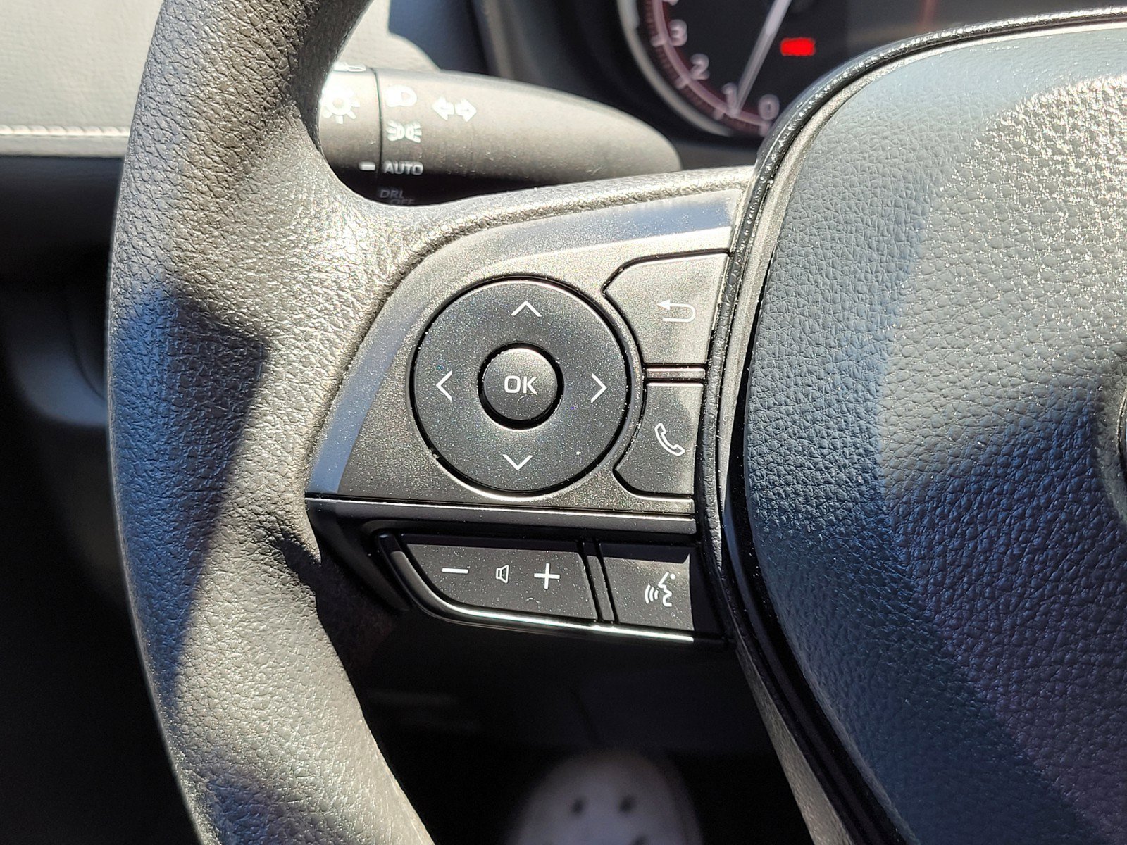 Used 2025 Silver Toyota XLE image 25