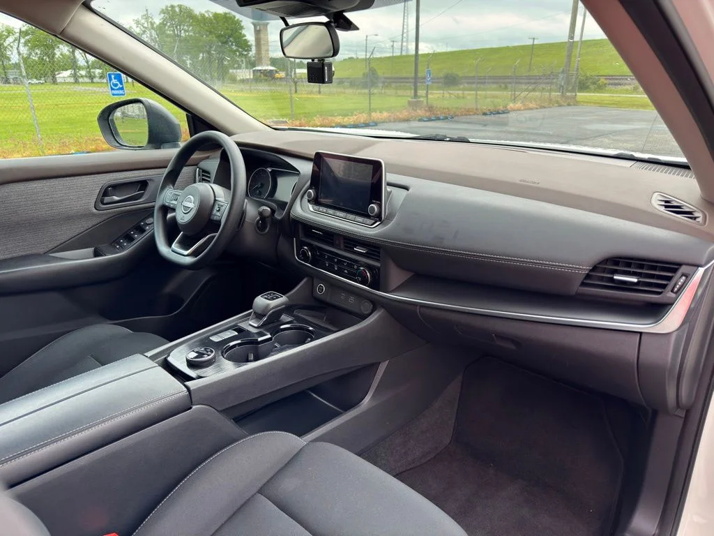 Used 2023 White Nissan S image 29