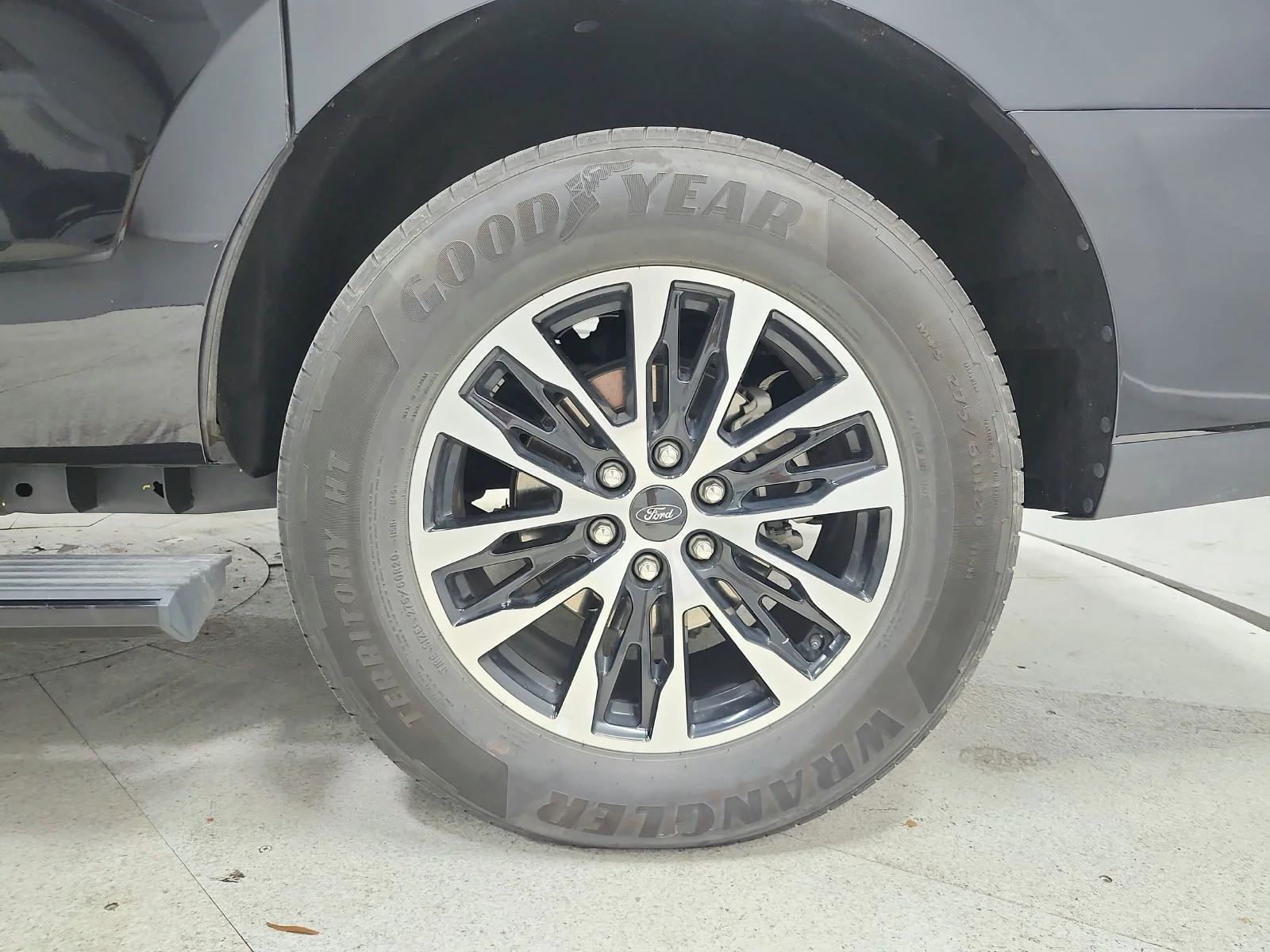 Used 2025 Black Ford Platinum image 19