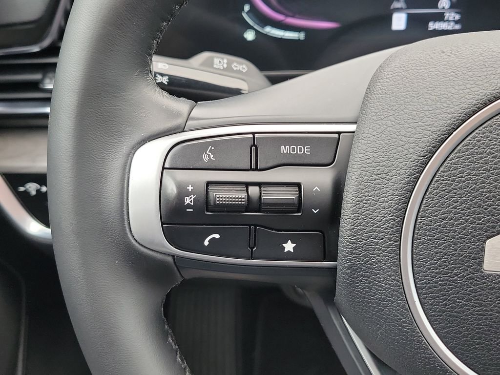 Used 2023 White Kia X-Line image 27