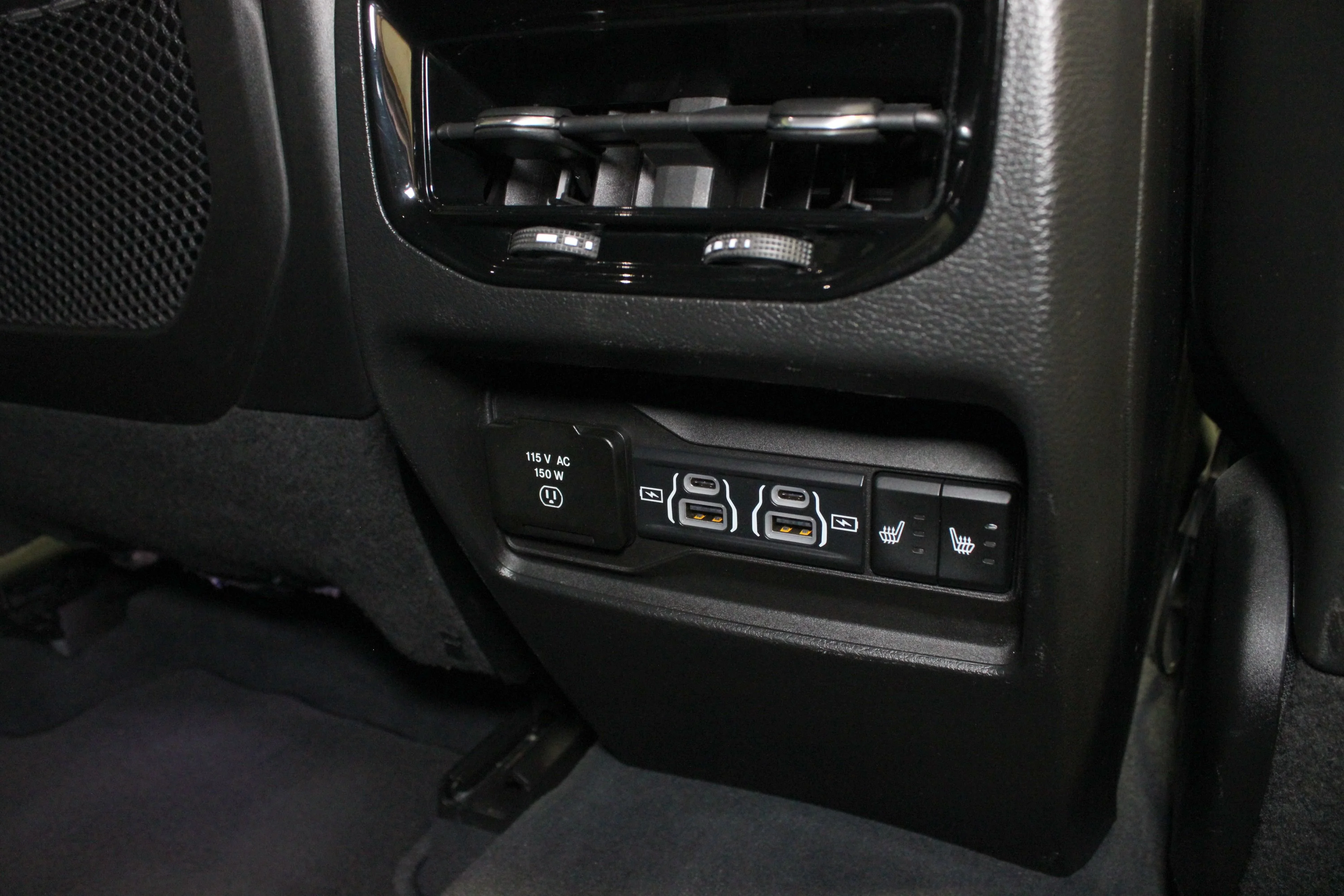 Used 2023 Diamond Black Crystal Pearlcoat Jeep Overland 4xe image 16
