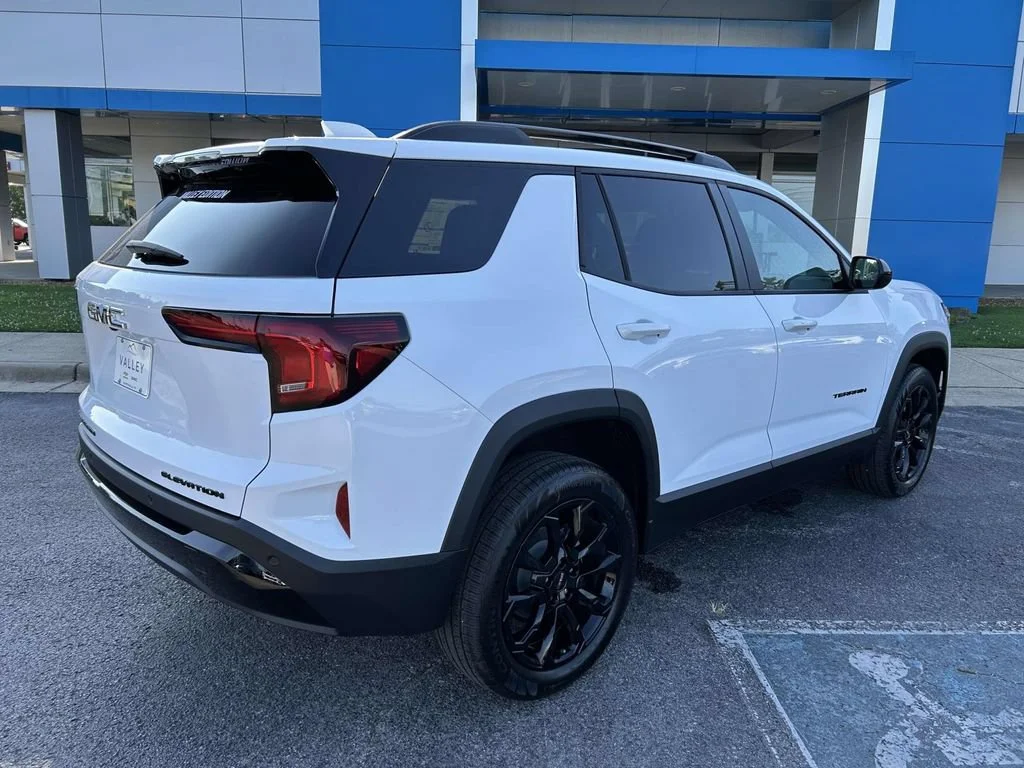 New 2027 Summit White GMC Elevation image 4