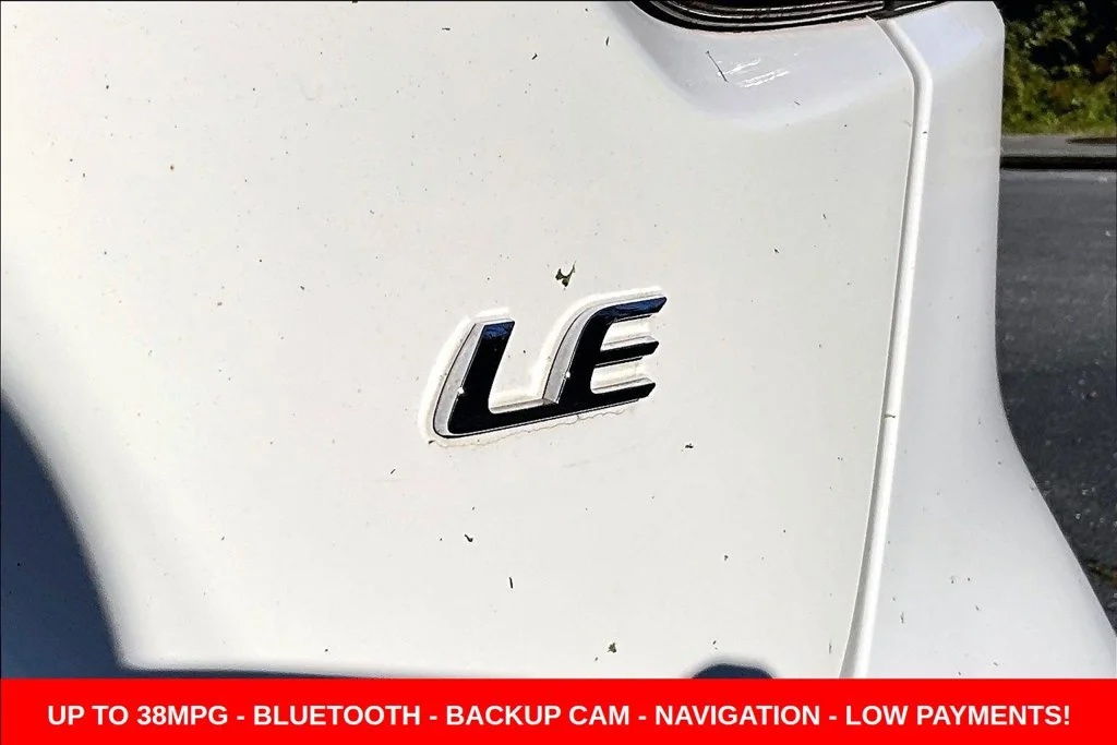 Used 2020 White Toyota LE image 29