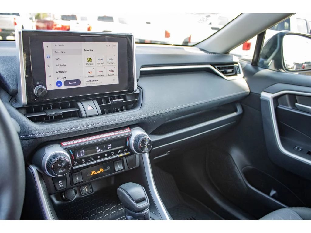 Used 2025 Blueprint Toyota Hybrid XLE image 40
