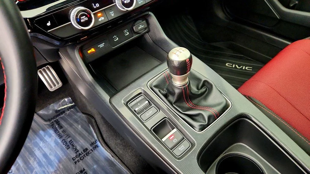 Used 2025 Urban Gray Pearl Honda Manual image 18