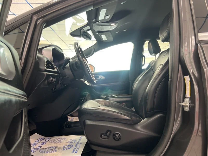 Used 2020 Gray Chrysler Touring L image 18