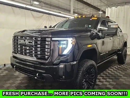 2024 GMC Sierra Denali Ultimate 4WD Crew Cab Long Box SR's photo