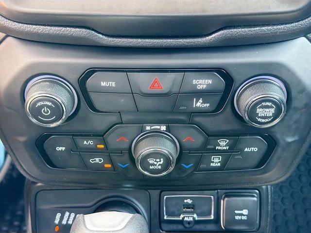 Used 2023 Gray Jeep Latitude image 17