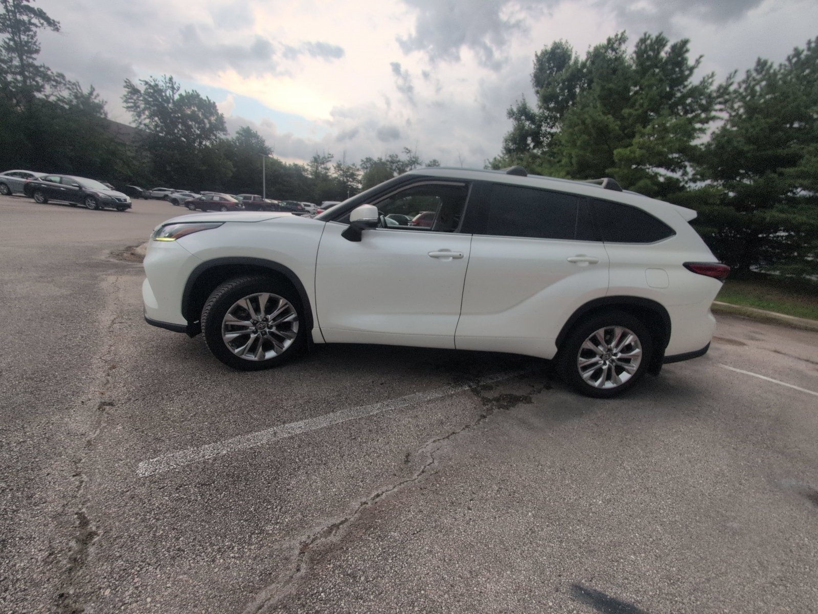 Used 2020 Blizzard Pearl Toyota Limited image 11